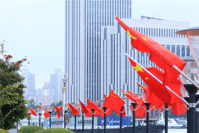 攝圖網(wǎng)_500122354_banner_插滿國(guó)旗的外灘(非企業(yè)商用).jpg